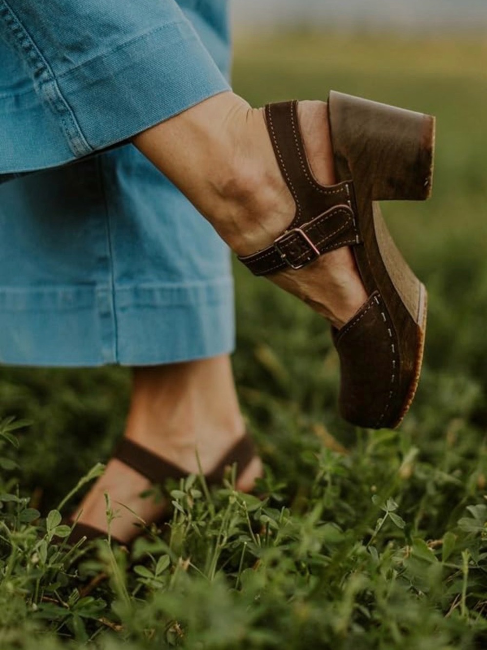 NIB Sandgrens Victoria Clogs Fudge